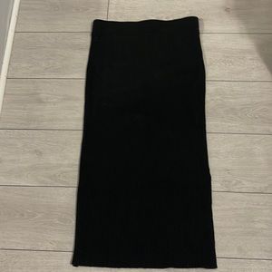 Ribbed black cotten pencil skirt in a size large